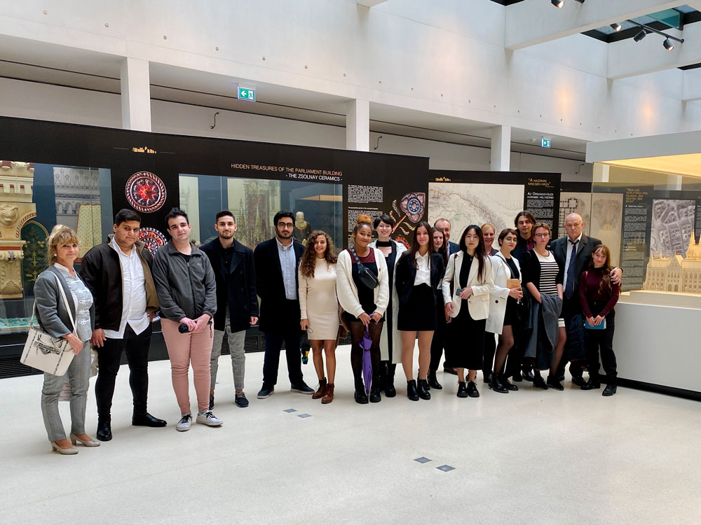 Students-visited-the-Hungarian-Parliament